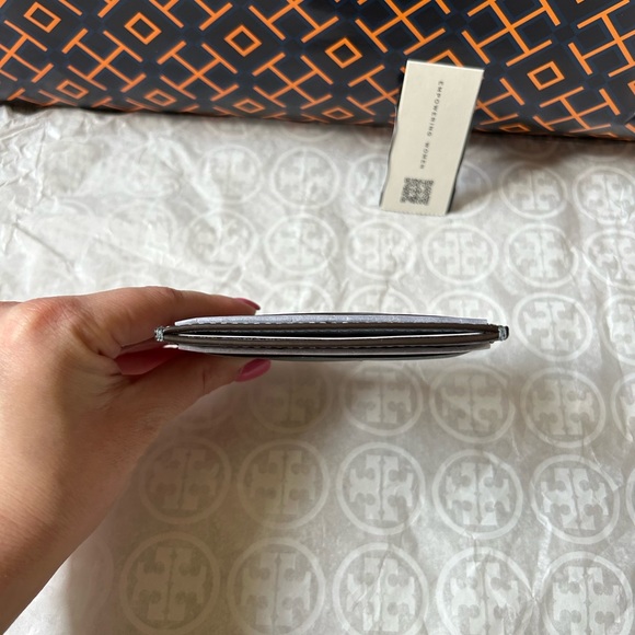 Tory Burch Kira Chevron Card Case Arctic Gold Blue - Picture 4 of 8